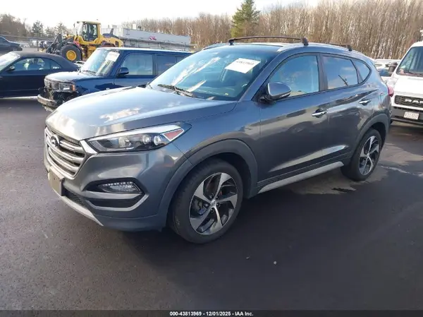 KM8J3CA22JU780084 2018 HYUNDAI TUCSON - Image 2
