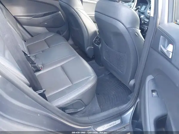 KM8J3CA22JU780084 2018 HYUNDAI TUCSON - Image 8