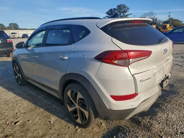 KM8J3CA22JU801418 2018 HYUNDAI TUCSON - Image 2