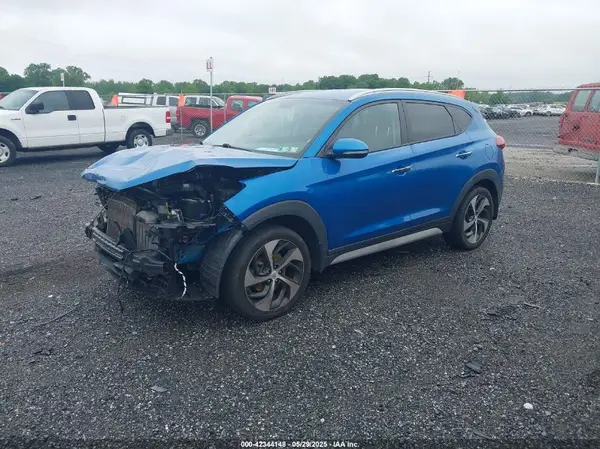 KM8J3CA22JU819112 2018 HYUNDAI TUCSON - Image 2