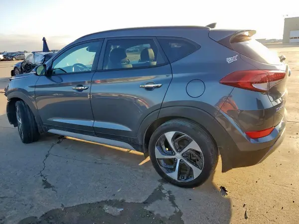 KM8J3CA22JU829977 2018 HYUNDAI TUCSON - Image 2