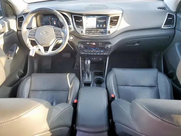 KM8J3CA22JU829977 2018 HYUNDAI TUCSON - Image 8