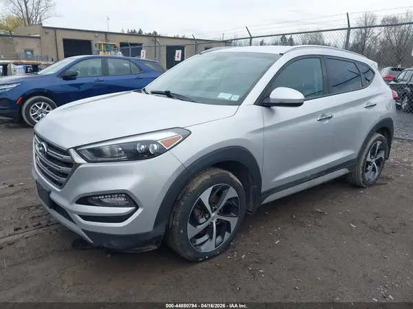 KM8J3CA22JU832684 2018 HYUNDAI TUCSON - Image 2