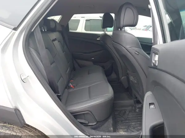 KM8J3CA22JU832684 2018 HYUNDAI TUCSON - Image 8