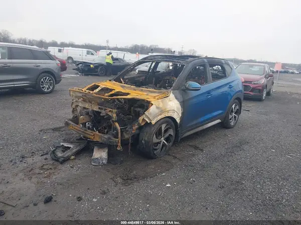 KM8J3CA22JU833866 2018 HYUNDAI TUCSON - Image 2