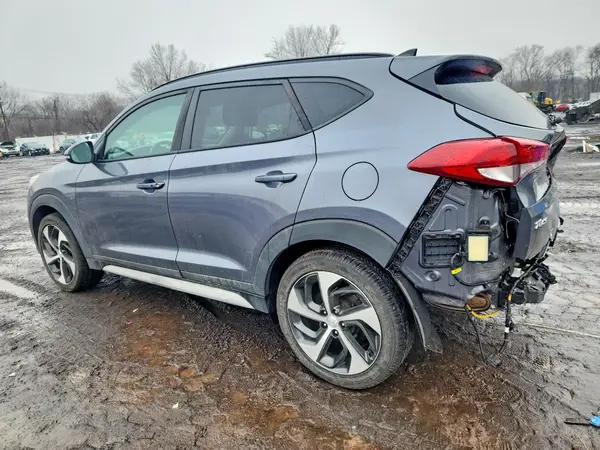 KM8J3CA22JU834175 2018 HYUNDAI TUCSON - Image 2