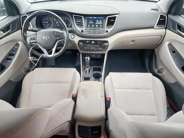 KM8J3CA22JU834175 2018 HYUNDAI TUCSON - Image 8