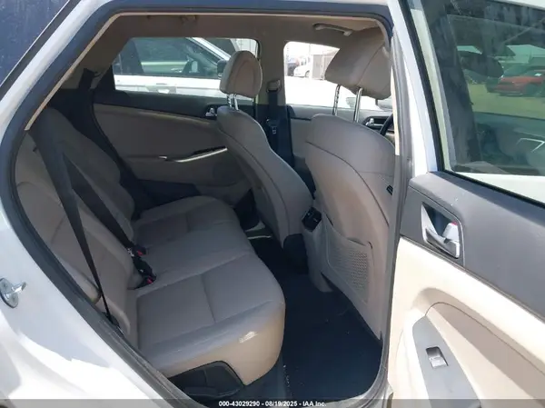 KM8J3CA23GU033800 2016 HYUNDAI TUCSON - Image 8