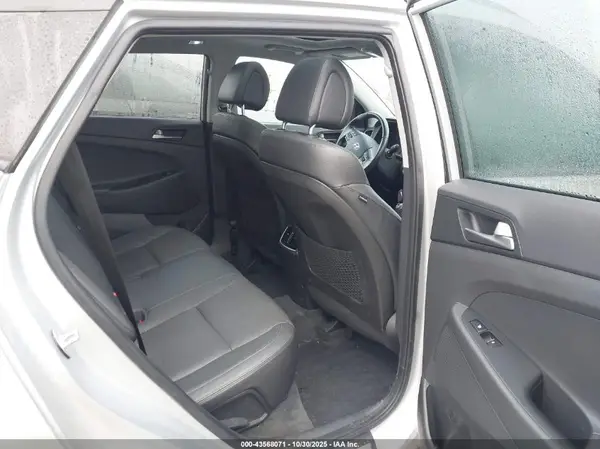 KM8J3CA23GU105935 2016 HYUNDAI TUCSON - Image 8
