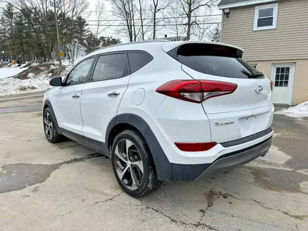 KM8J3CA23GU105949 2016 HYUNDAI TUCSON - Image 2