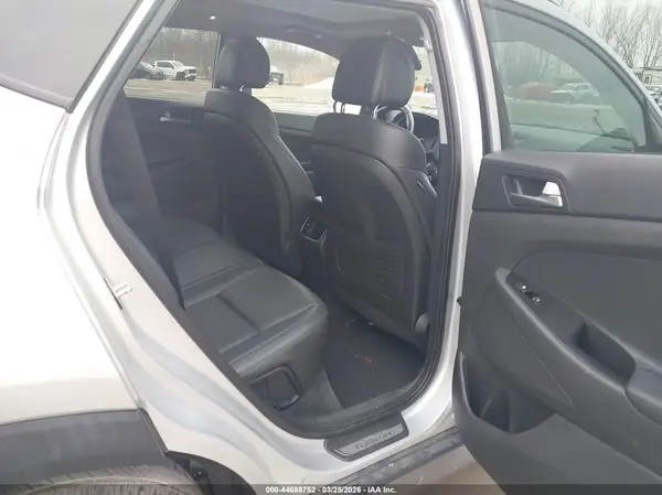 KM8J3CA23GU201225 2016 HYUNDAI TUCSON - Image 8