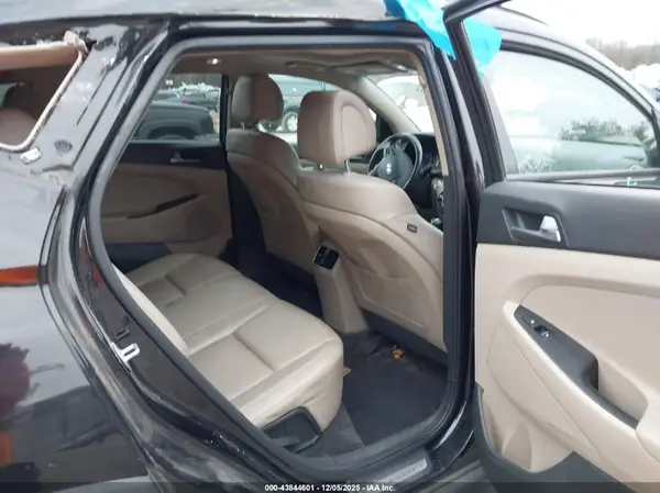 KM8J3CA23GU201371 2016 HYUNDAI TUCSON - Image 8