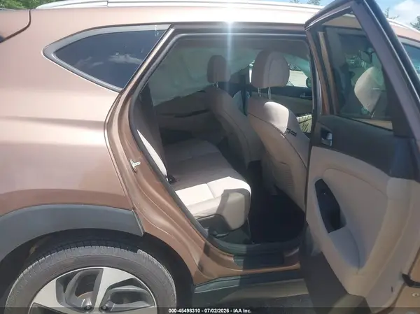 KM8J3CA23GU247427 2016 HYUNDAI TUCSON - Image 8