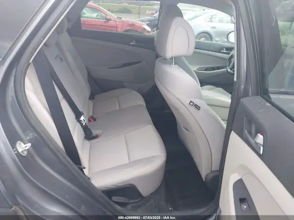 KM8J3CA23HU327344 2017 HYUNDAI TUCSON - Image 8