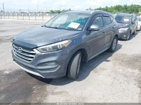 KM8J3CA23HU333970 2017 HYUNDAI TUCSON - Image 2