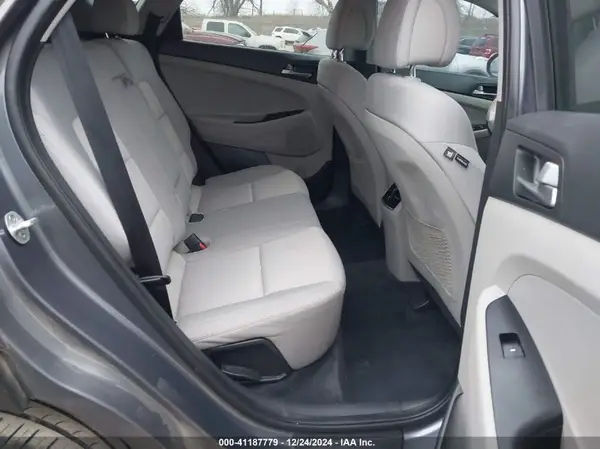 KM8J3CA23HU345553 2017 HYUNDAI TUCSON - Image 8