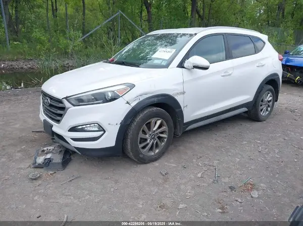 KM8J3CA23HU351319 2017 HYUNDAI TUCSON - Image 2