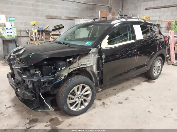 KM8J3CA23HU371683 2017 HYUNDAI TUCSON - Image 2