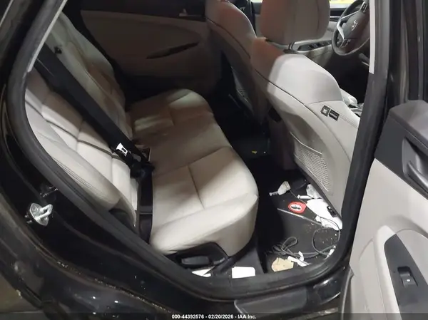 KM8J3CA23HU371683 2017 HYUNDAI TUCSON - Image 8