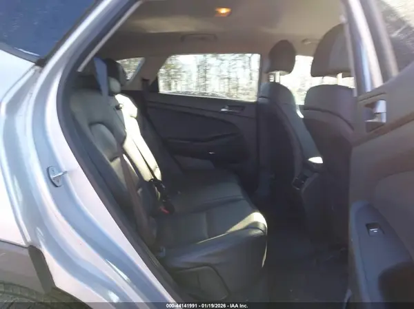 KM8J3CA23HU381047 2017 HYUNDAI TUCSON - Image 8