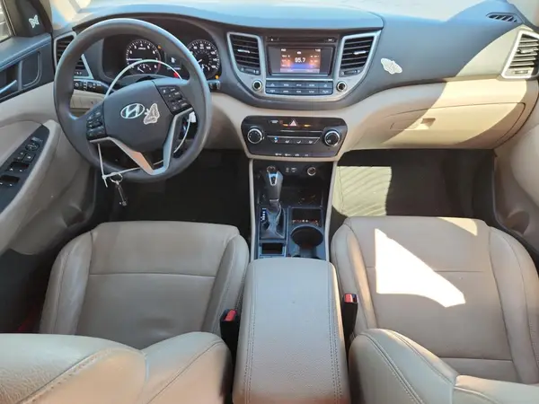 KM8J3CA23HU385356 2017 HYUNDAI TUCSON - Image 8