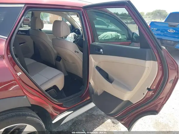 KM8J3CA23HU391075 2017 HYUNDAI TUCSON - Image 8