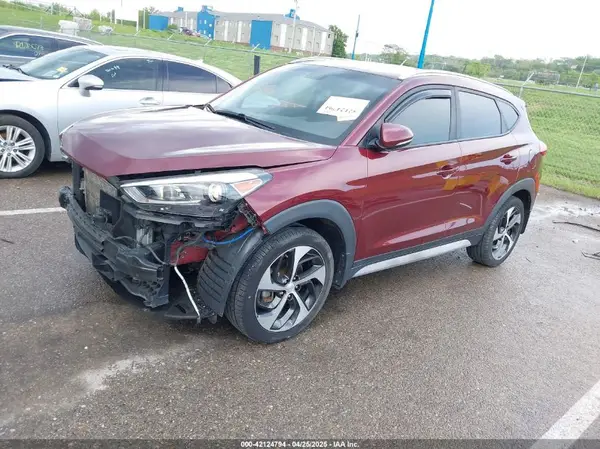 KM8J3CA23HU460394 2017 HYUNDAI TUCSON - Image 2