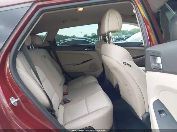 KM8J3CA23HU460394 2017 HYUNDAI TUCSON - Image 8