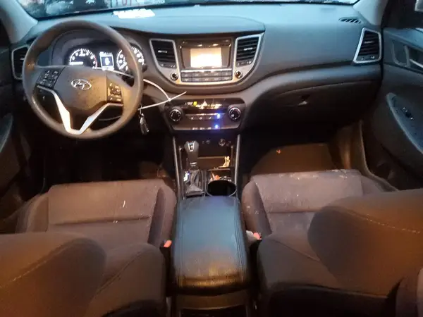 KM8J3CA23HU472223 2017 HYUNDAI TUCSON - Image 8