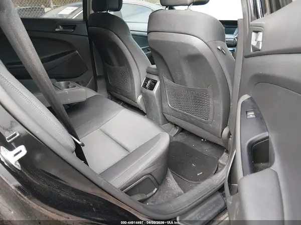 KM8J3CA23HU502594 2017 HYUNDAI TUCSON - Image 8