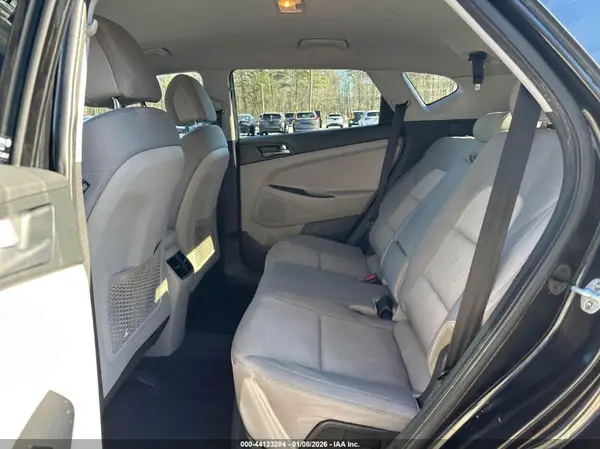 KM8J3CA23HU506998 2017 HYUNDAI TUCSON - Image 8