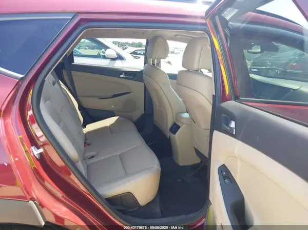 KM8J3CA23HU537801 2017 HYUNDAI TUCSON - Image 8