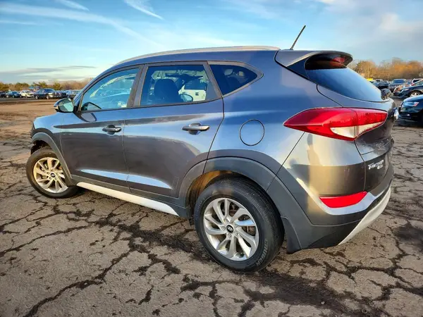 KM8J3CA23HU575254 2017 HYUNDAI TUCSON - Image 2