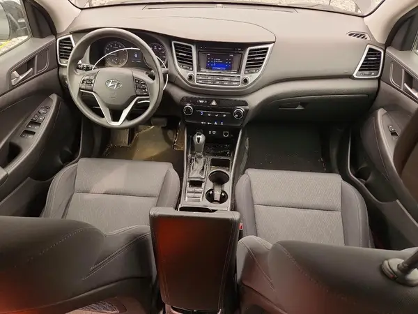 KM8J3CA23HU576503 2017 HYUNDAI TUCSON - Image 8