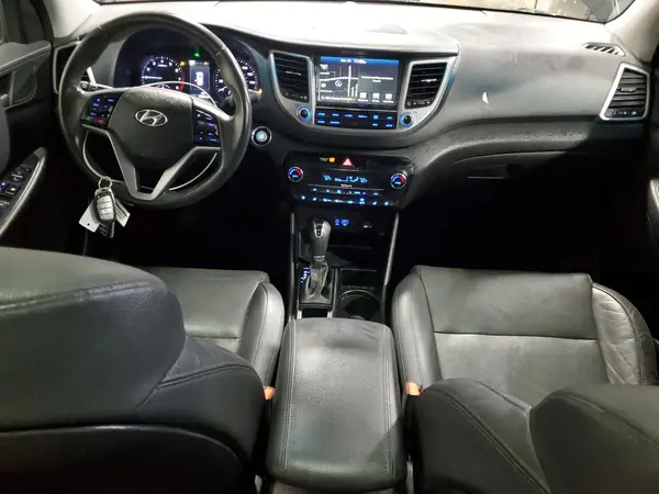 KM8J3CA23HU596220 2017 HYUNDAI TUCSON - Image 8