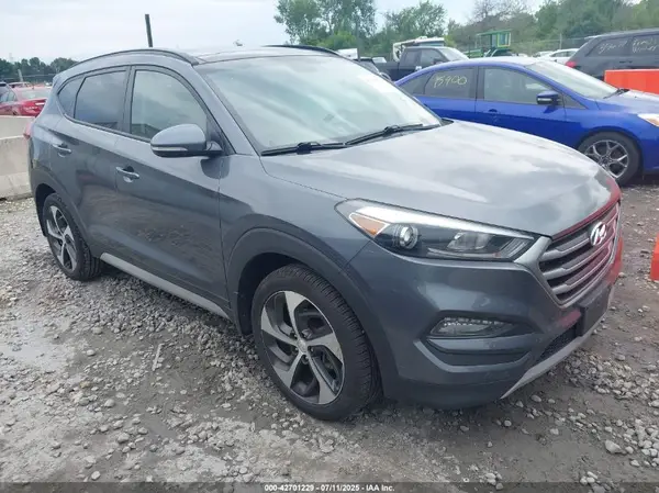 KM8J3CA23JU617573 2018 HYUNDAI TUCSON - Image 1
