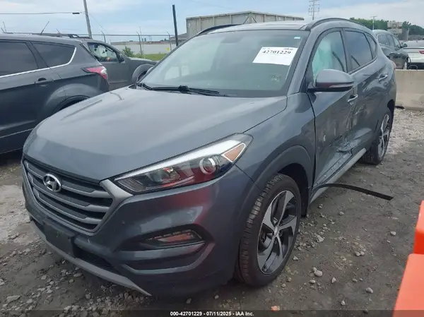 KM8J3CA23JU617573 2018 HYUNDAI TUCSON - Image 2