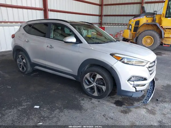 KM8J3CA23JU625155 2018 HYUNDAI TUCSON - Image 1