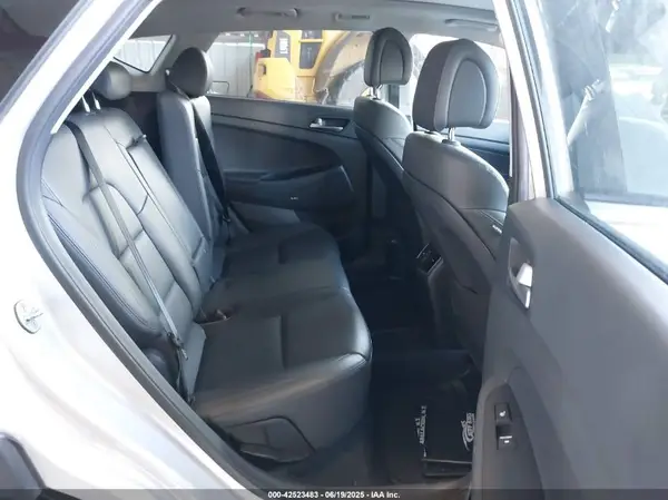 KM8J3CA23JU625155 2018 HYUNDAI TUCSON - Image 8