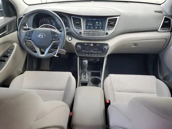 KM8J3CA23JU631067 2018 HYUNDAI TUCSON - Image 8