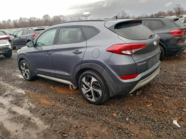 KM8J3CA23JU642568 2018 HYUNDAI TUCSON - Image 2