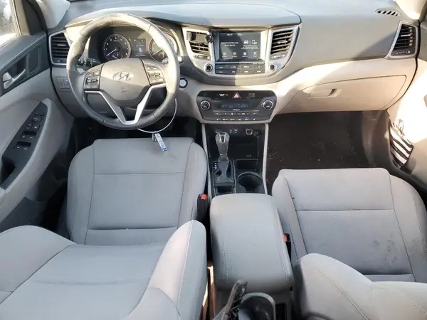KM8J3CA23JU647771 2018 HYUNDAI TUCSON - Image 8