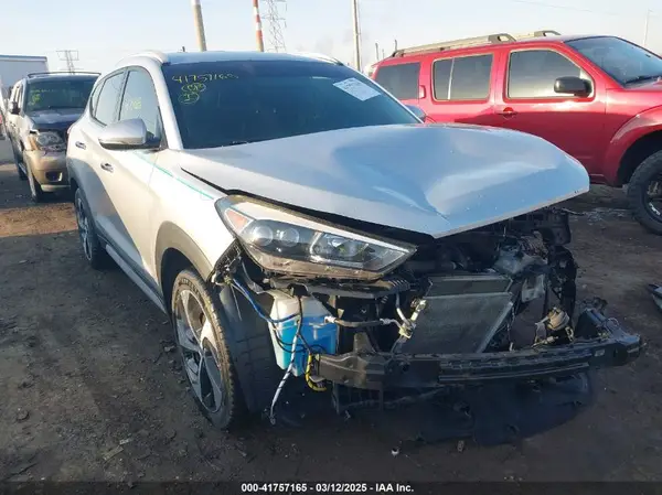 KM8J3CA23JU651464 2018 HYUNDAI TUCSON - Image 1
