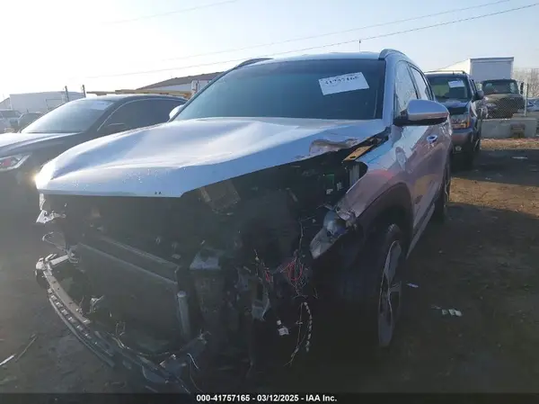 KM8J3CA23JU651464 2018 HYUNDAI TUCSON - Image 2