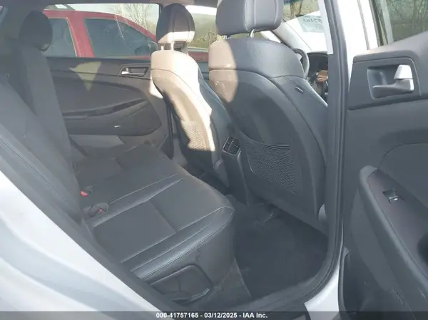 KM8J3CA23JU651464 2018 HYUNDAI TUCSON - Image 8