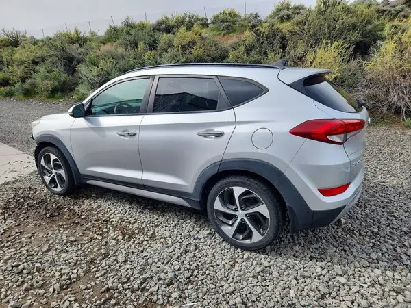 KM8J3CA23JU653327 2018 HYUNDAI TUCSON - Image 2