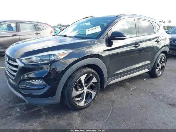 KM8J3CA23JU657118 2018 HYUNDAI TUCSON - Image 2