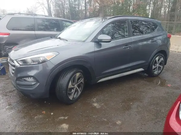 KM8J3CA23JU675666 2018 HYUNDAI TUCSON - Image 2