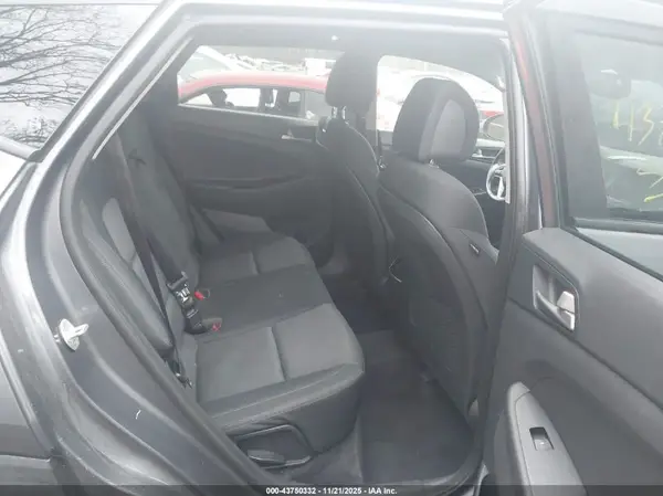 KM8J3CA23JU675666 2018 HYUNDAI TUCSON - Image 8