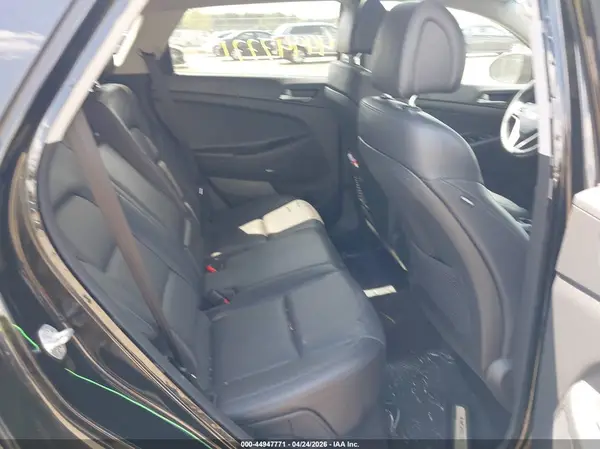 KM8J3CA23JU676770 2018 HYUNDAI TUCSON - Image 8